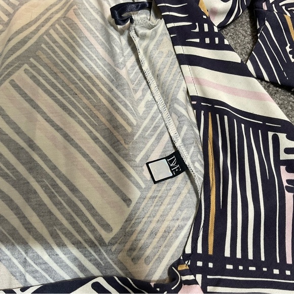 Diane Von Furstenberg Silk Wrap Dress Size 8 - Picture 13 of 14